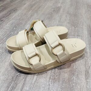 NWT women’s sandal